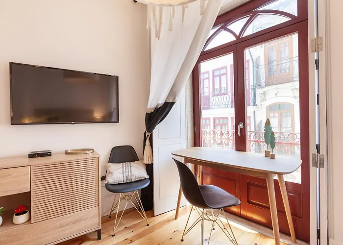 D&s - Falling Leaves Apartment