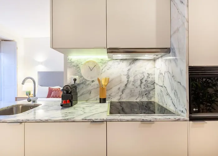 D&s - Falling Leaves Apartment