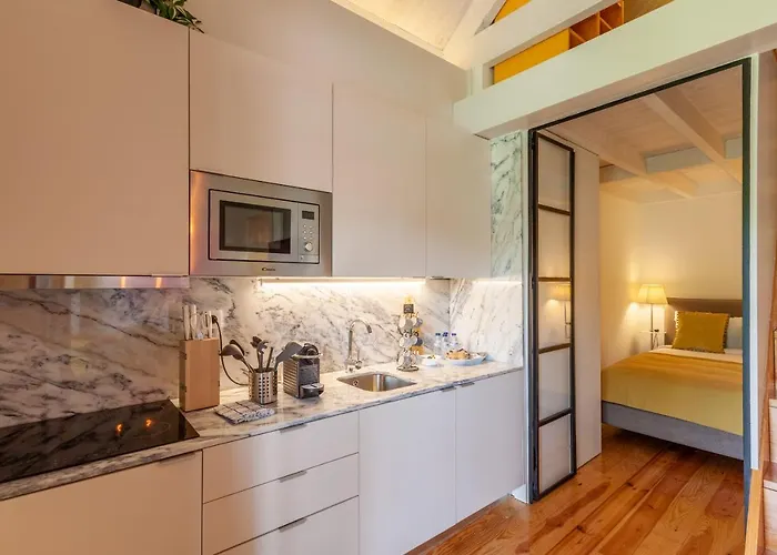 D&s - Falling Leaves Apartment