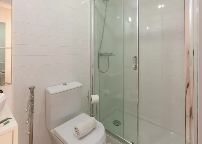 D&s - Falling Leaves Apartment *