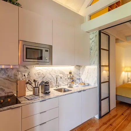 D&s - Falling Leaves Apartment
