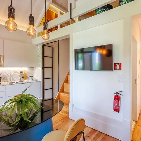 D&s - Falling Leaves Apartment