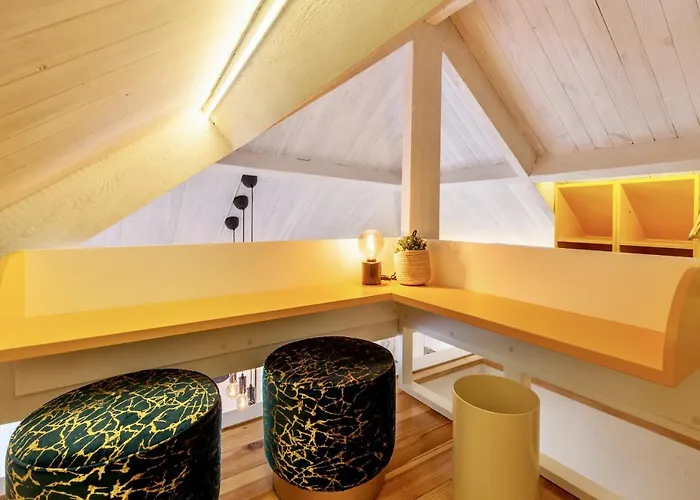 D&s - Falling Leaves Lägenhet